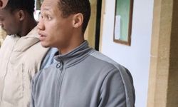 Dövdüğü kişinin telefonunu ve parasını çaldı