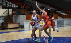 Basketbolda gençler parkede