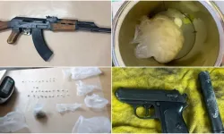 Rum polisinin Larnaka’da gerçekleştirdiği operasyonda uyuşturucu, tabanca ve kalaşnikof ele geçirildi