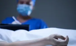 Geçirdiği ameliyattan iki gün sonra komaya giren 42 yaşındaki kadın hayatını kaybetti