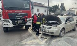 Seyir halindeki araç alev aldı