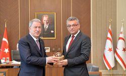 Cumhurbaşkanı Erhürman TBMM Milli Savunma Komisyonu Başkanı Hulusi Akar’ı kabul etti