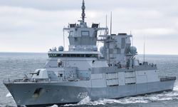 Alman savaş gemisi Limasol'da