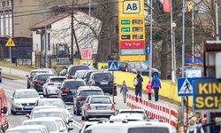 Benzin almak için ülke değiştiriyorlar!