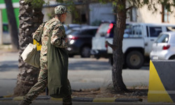 Avgoru bölgesindeki askeri tesisler önünde fotoğraf çekenler tutuklandı