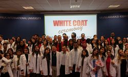 UKÜ Eczacılık Fakültesi’nde “Beyaz Önlük Giyme Töreni” düzenlendi