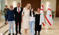 Cumhurbaşkanı Tufan Erhürman ve eşi halkla bayramlaştı