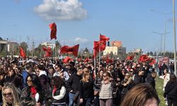 Sendikalar, hükümetin hayat pahalılığına ilişkin yasa tasarısı nedeniyle greve gitti