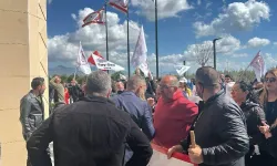 Sendikalar barikatları aşarak kapıya dayandı!