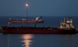 İran, Hürmüz Boğazı'nı geçişlere kapattı