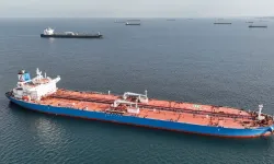 Yüzlerce petrol tankeri Hürmüz Boğazı'na yığıldı