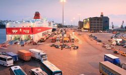 İsrailli sağlık çalışanları Rum limanlarından konteyner gemisi ile İsrail’e geri götürülüyor