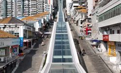 Şehrin ortasına 905 metre uzunluğunda yürüyen merdiven diktiler!