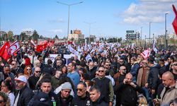 Sendika temsilcileri, Başbakan Üstel'le görüşüyor