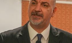 Soyalan: "Şiir sustuğunda insanlık da susar. Şiir insanlığın ortak vicdanıdır"