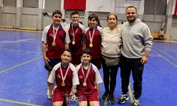 Yakın Doğu İlkokulu Badminton’da da şampiyon