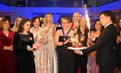 Abiye defilesinde barış mesajları