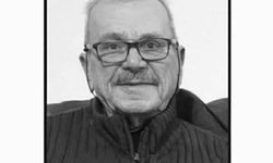 Yedikonuk Cemil amcasına ağlıyor