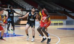 Soyer Altınbaş Kıbrıs farklı kazandı