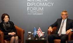 Erhürman-Dicarlo görüşmesinde yer alan KKTC bayrağı Rum tarafının tepkisine neden oldu