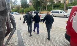 İçişleri Bakanlığı ülkede kaçak bulunan 2 kişi hakkında yasal işlem başlatıldığını açıkladı