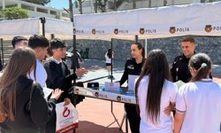 Lapta'daki kariyer gününde polis ve itfaiye meslekleri tanıtıldı