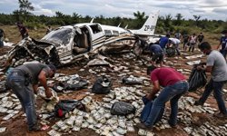 Paraguay’da gökyüzünden para yağdı