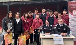 Polis, kariyer gününde Lefkoşa Türk Lisesi öğrencileri ile buluştu