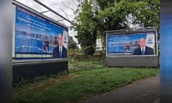 İngiltere'deki seçim afişlerine Kıbrıs Türk örgütlerinden tepki