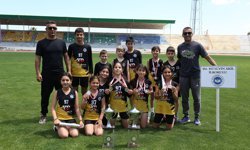 Şht. Hüseyin Akil İlkokulu çifte şampiyon