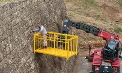 Gazimağusa Belediyesi, surlarda temizlik çalışmalarına başladı