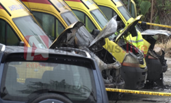 Baf’ta dört ambulans kundaklandı