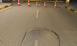 Lefkoşa'da Atatürk Caddesi üzerinde yolda çökme meydana geldi