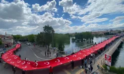 135 metrelik Türk bayrağı ile 19 Mayıs yürüyüşü