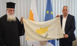 Palmas'a 52 yıllık bayrak hediyesi