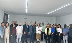 Dr. Tomris Mahirel’e yılın annesi ödülü verildi