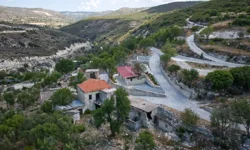 İsrailliler, Güney'de köy satın aldı