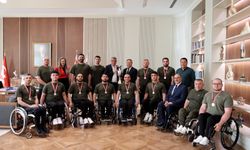 Erhürman, Vakıflar Tekerlekli Sandalye Basketbol Takımı’nı kabul etti
