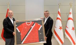 Erhürman, KKTC A Milli Futbol Takımı’nı kabul etti