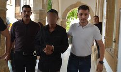 İçki şişesiyle kardeşini yaraladı
