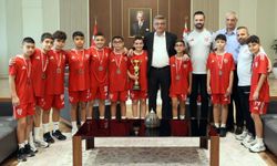 Cumhurbaşkanı Erhürman, Gönyeli Spor Akademisi U12 Takımını kabul etti