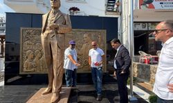 Başkan Kırok Atatürk Büstünü inceledi, vatandaşlarla bir araya geldi