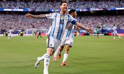 Messi şov yaptı, Arjantin, Cezayir'i farklı geçti