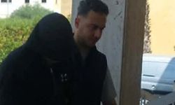 Odaya geç geldi diye kız arkadaşını tokatladı