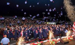 Yakın Doğu Koleji’nde 108 mezun coşkuyla geleceğe uğurlandı