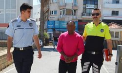 Kimliğini "James"e verdi, kendisi cezaevine girdi