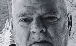 Akdoğan Adil abisine ağlıyor