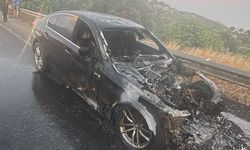 Seyir halindeki araç alev aldı