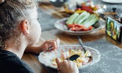Yaz tatilinde ekran süresi artıyor, çocuklarda obezite riski büyüyor!