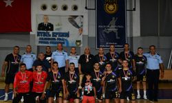 4’üncü Eybil Efendi Polis Salon Futbol Turnuvası’nın şampiyonu Girne Polis Müdürlüğü takımı